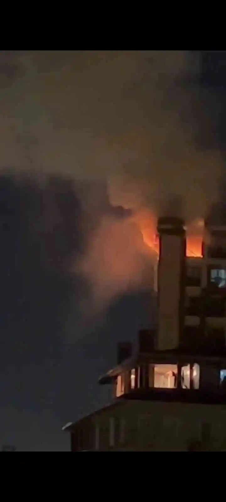Küçükçekmece’de 14 katlı binada çıkan yangın büyük paniğe neden oldu
