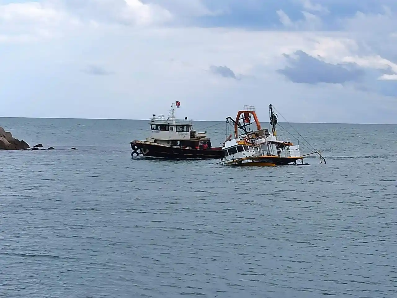 Kurtarılmak isterken batan tekne 2 gündür kurtarılmayı bekliyor
