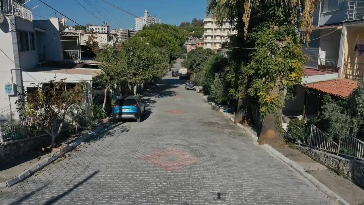 Kuşadası Belediyesi Kadınlar Denizi'ne 6 bin 500 metrekare yeni yol kazandırdı