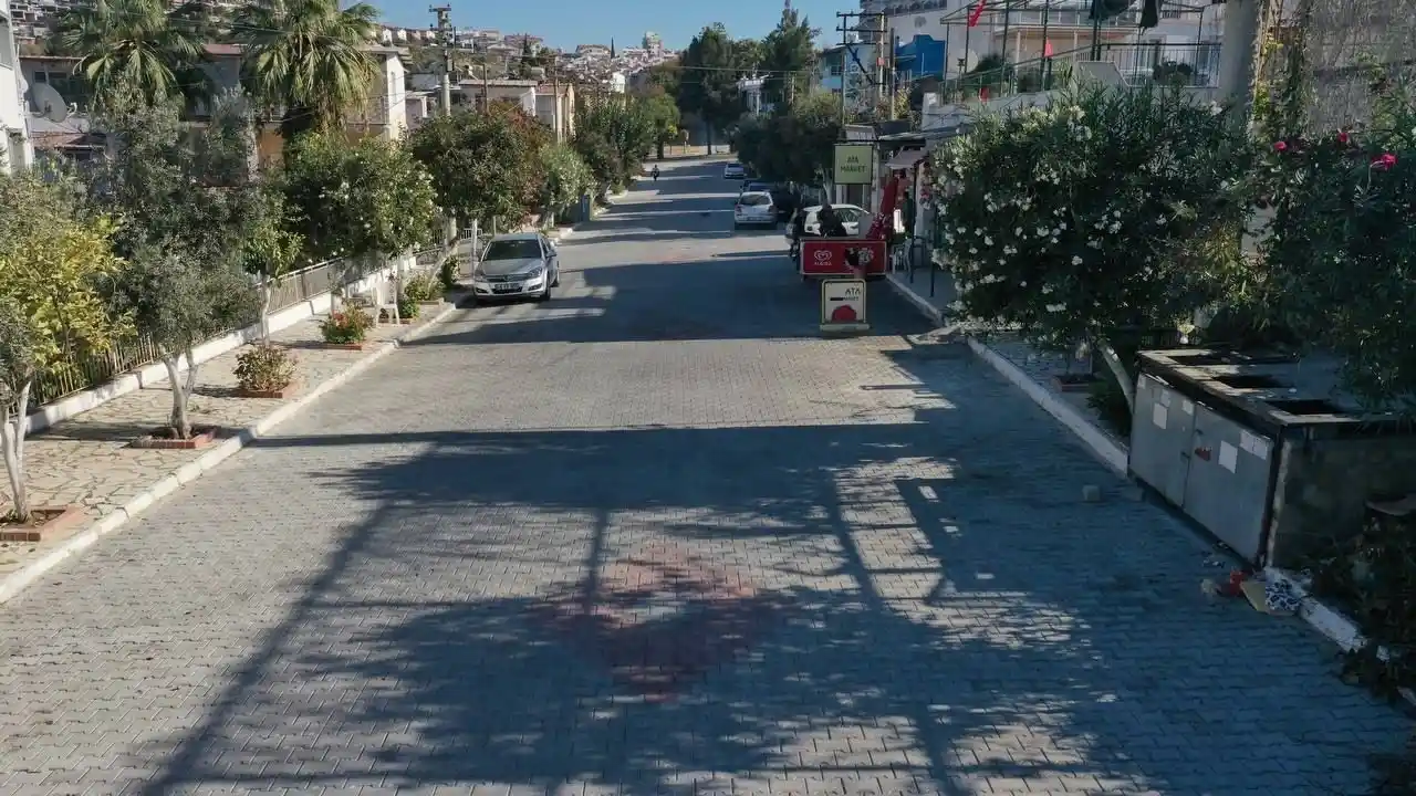 Kuşadası Belediyesi Kadınlar Denizi’ne 6 bin 500 metrekare yeni yol kazandırdı