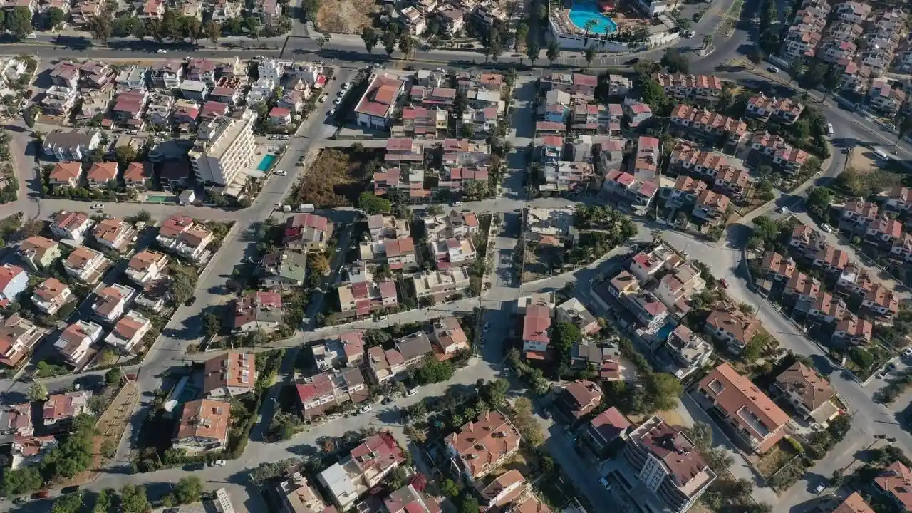 Kuşadası Belediyesi Kadınlar Denizi’ne 6 bin 500 metrekare yeni yol kazandırdı