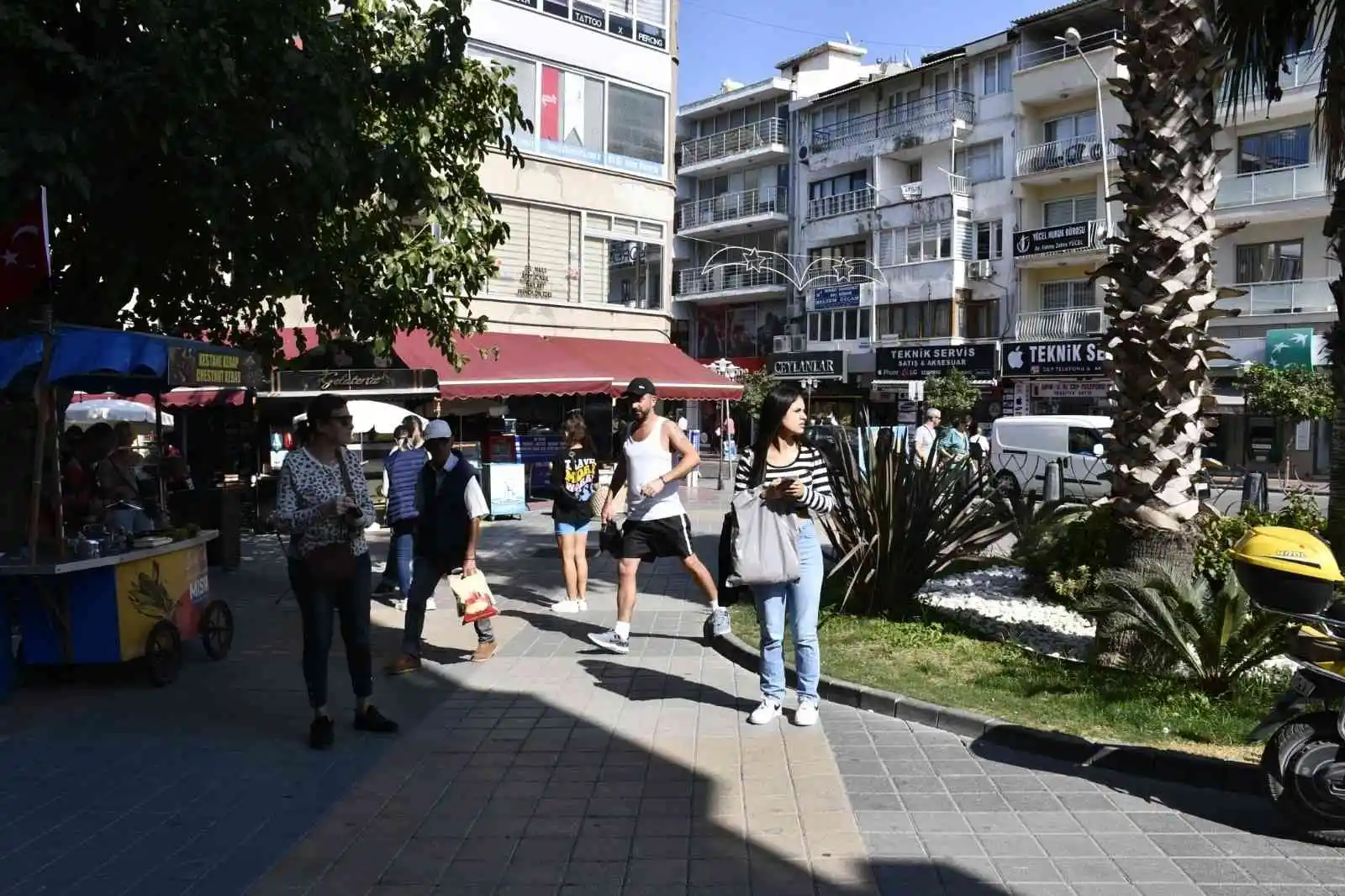 Kuşadası beşik gibi sallanıyor
