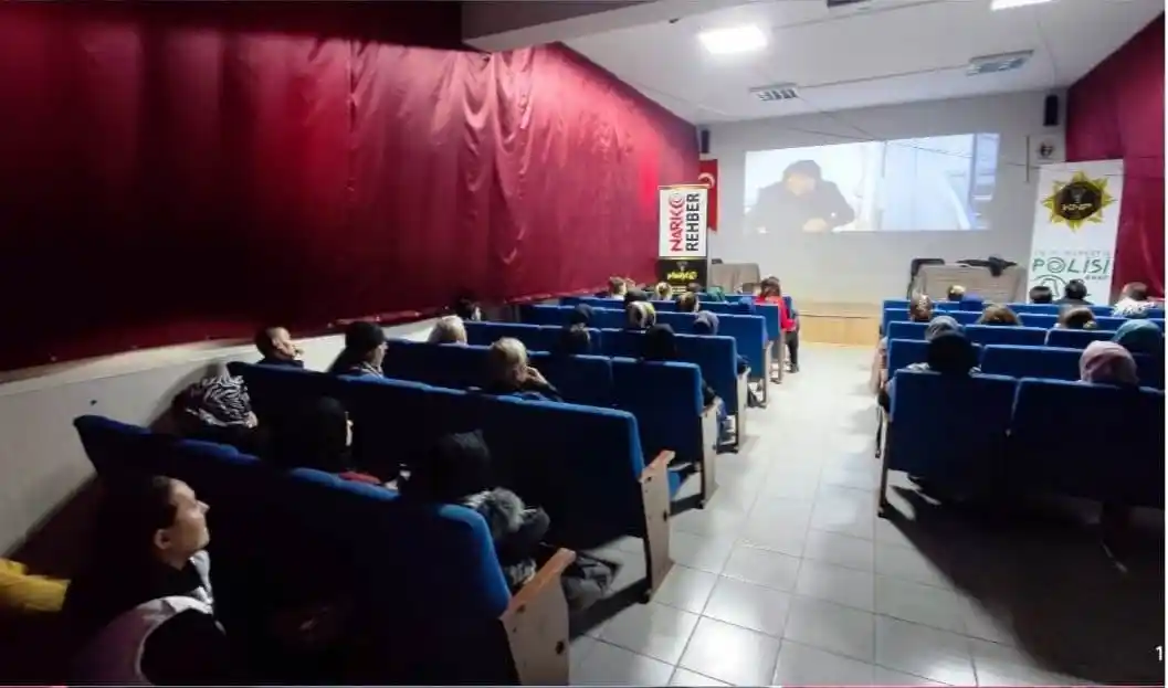 Kütahya’da “En İyi Narkotik Polisi Anne” projesi çerçevesinde 185 kişiye eğitim verildi
