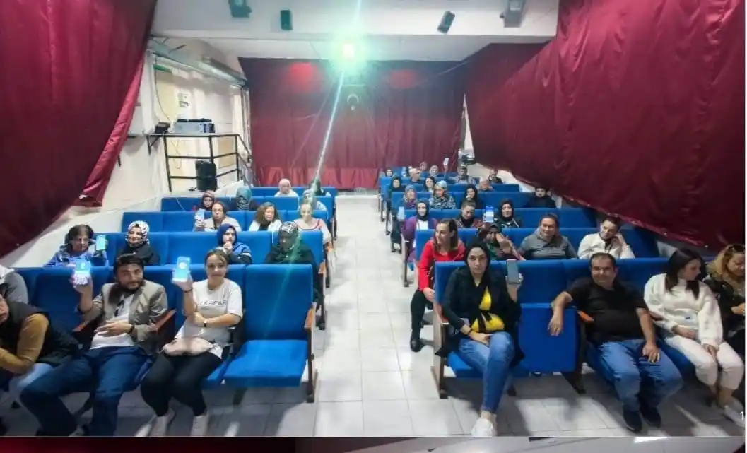 Kütahya’da “En İyi Narkotik Polisi Anne” projesi çerçevesinde 185 kişiye eğitim verildi