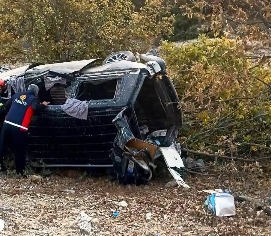 Kütahya'da trafik kazası: 2 ölü, 3 yaralı
