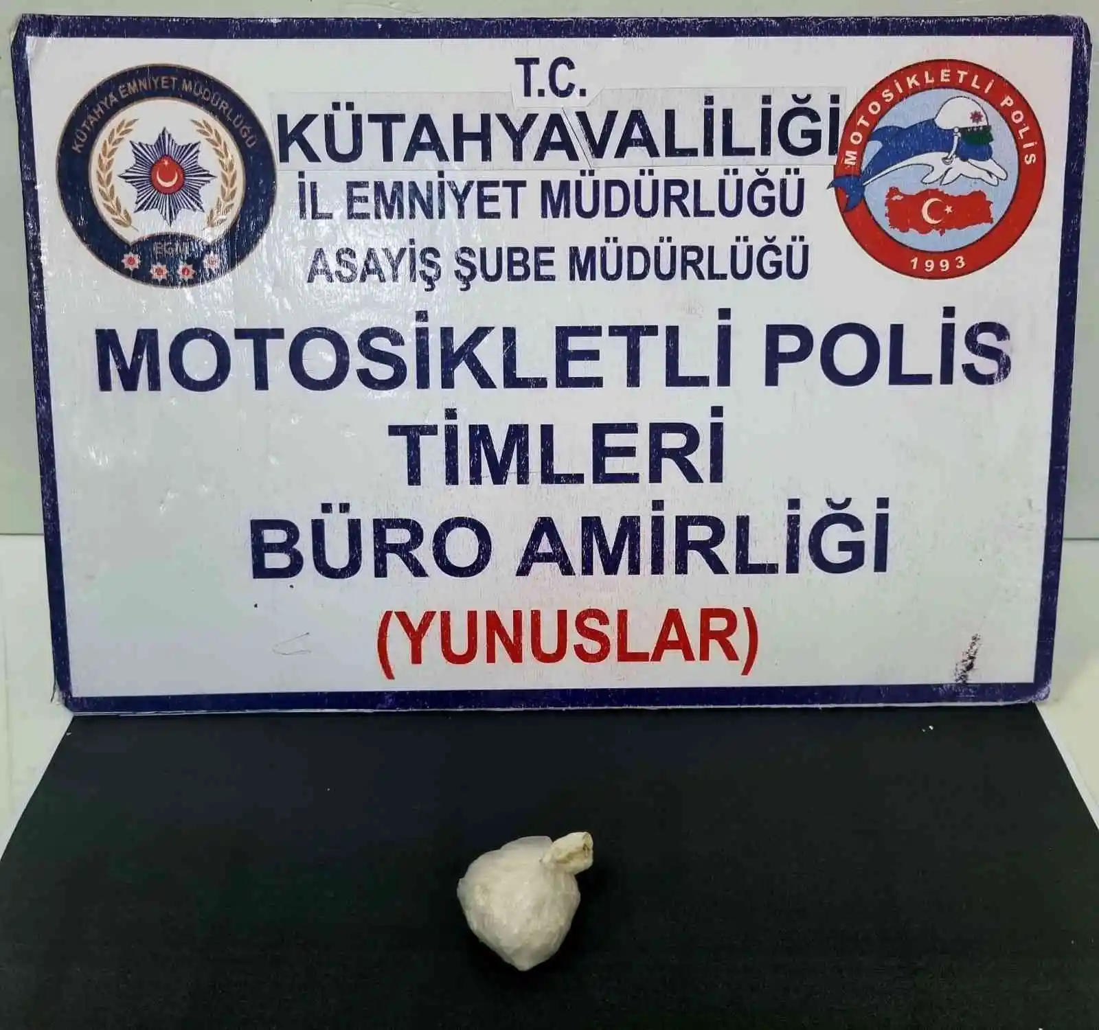 Kütahya'da Yunus Timleri bir kişinin üzerinde uyuşturucu ele geçirdi