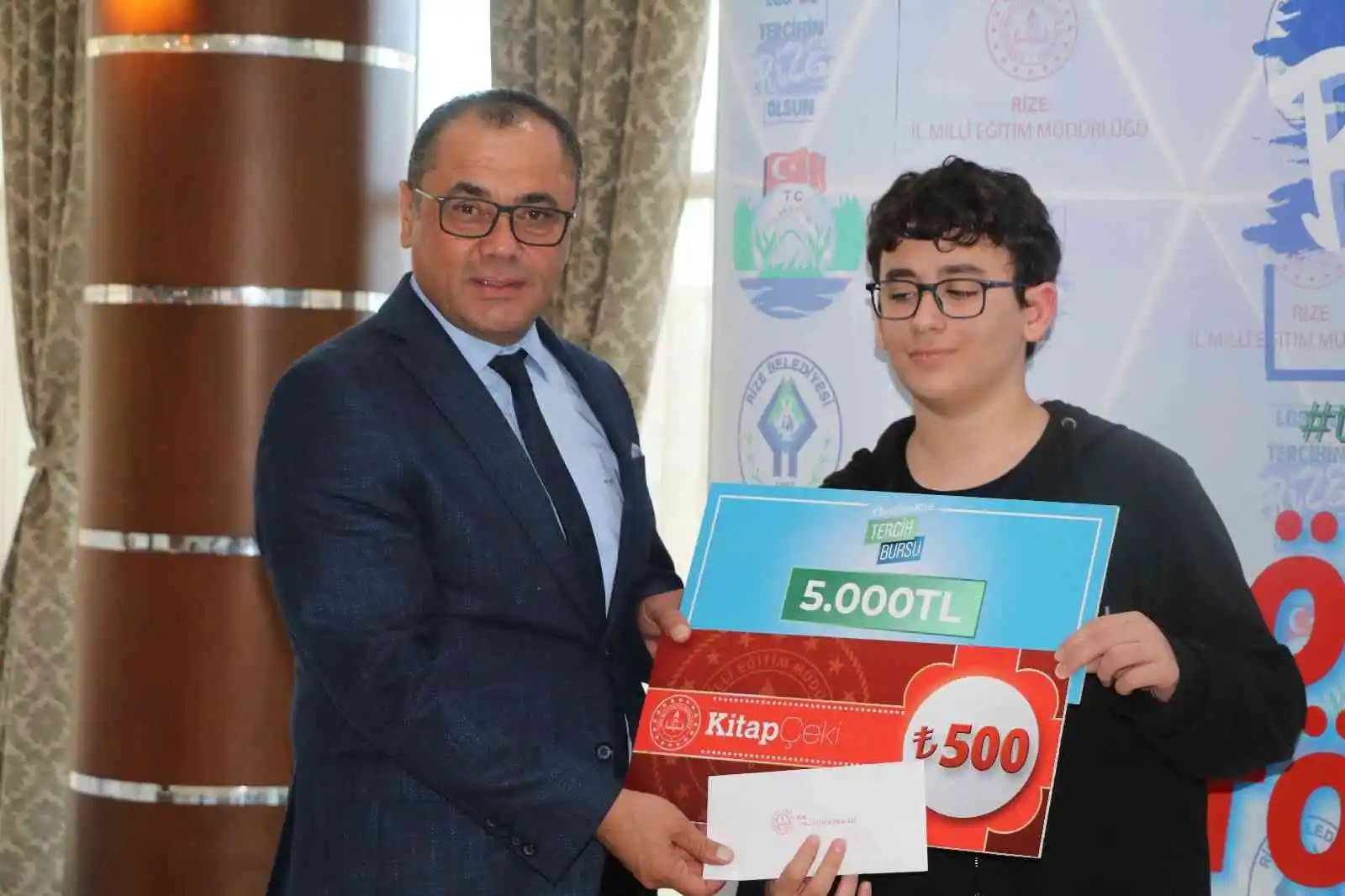 LGS’de Rize’yi tercih eden öğrencilere ödül verildi
