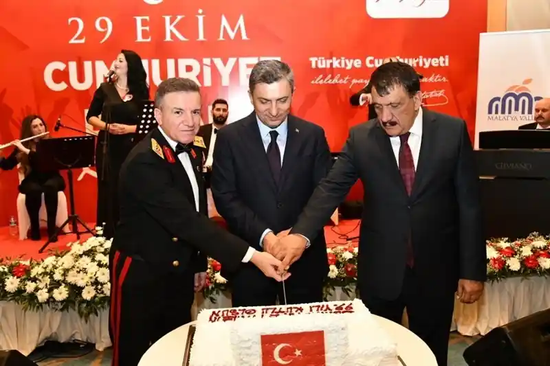 Malatya'da "Cumhuriyet" Resepsiyonu
