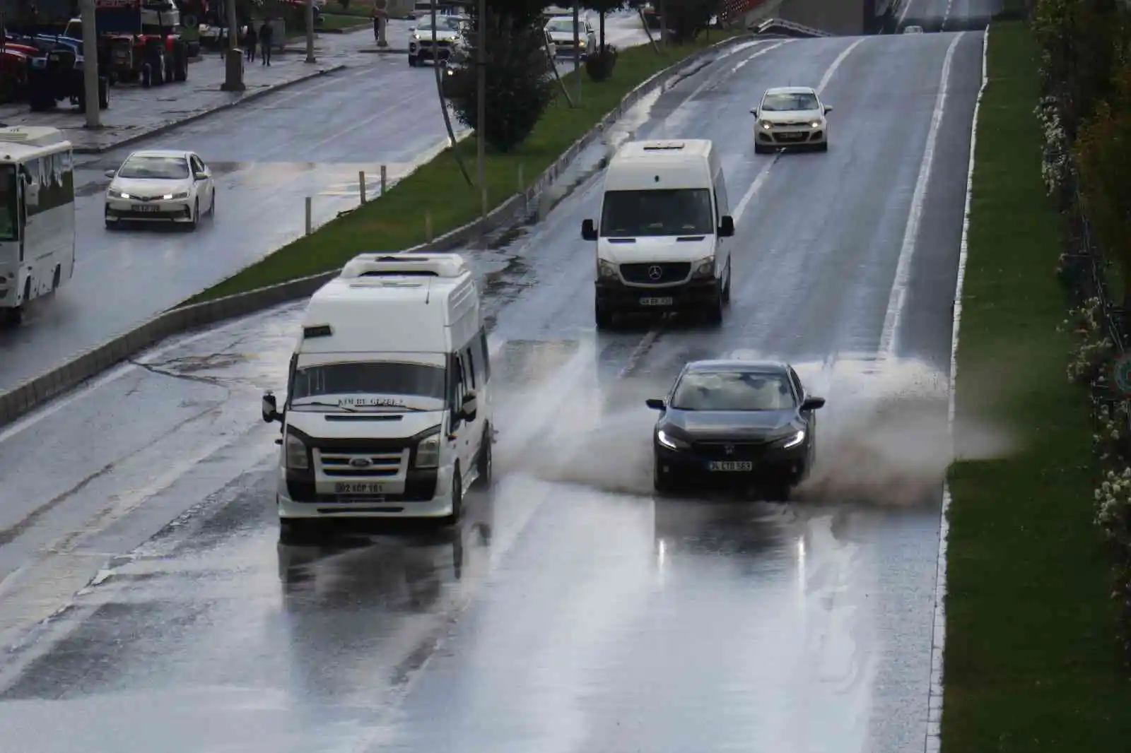 Malatya'da sağanak yağış etkili oldu
