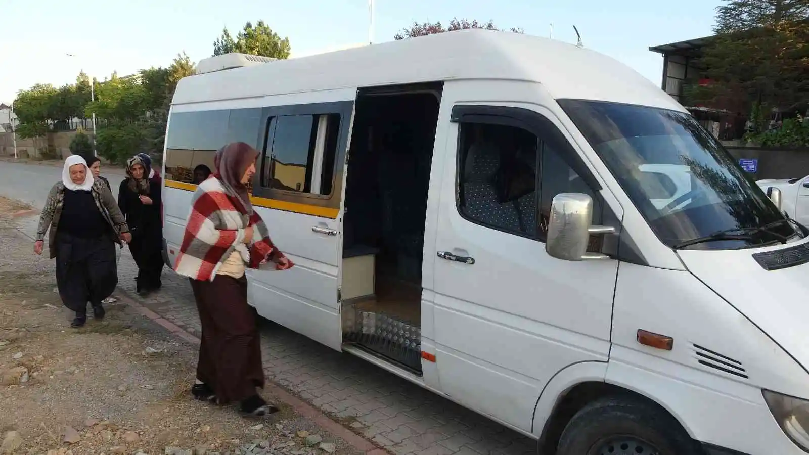 Malatyalı ’Şoför Nebahat’ erkeklere taş çıkartıyor