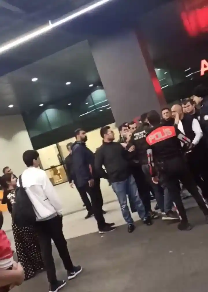 Maltepe’de düğünde husumetli iki aile arasında bıçaklı, silahlı kavga: 1’i ağır 5 yaralı
