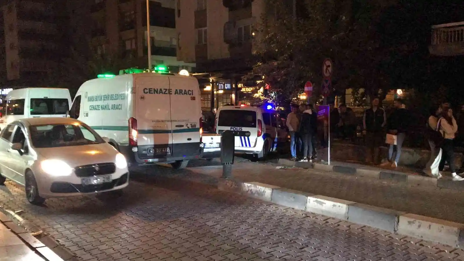 Manisa’da koca dehşeti: Cinnet getirdi, karısını bıçaklayarak öldürdü