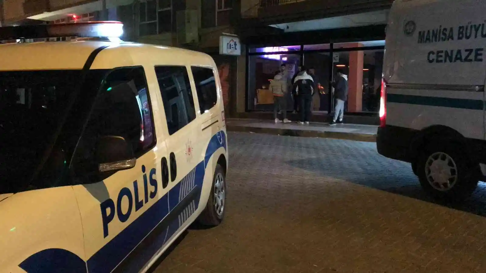 Manisa’da koca dehşeti: Cinnet getirdi, karısını bıçaklayarak öldürdü