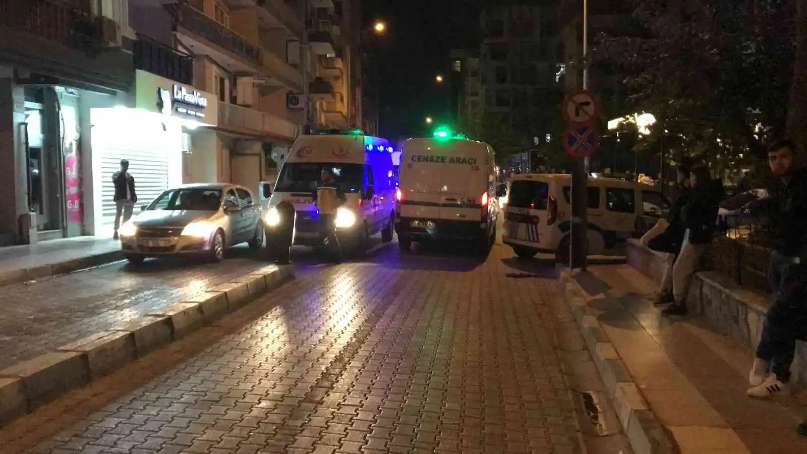 Manisa’da koca dehşeti: Cinnet getirdi, karısını bıçaklayarak öldürdü