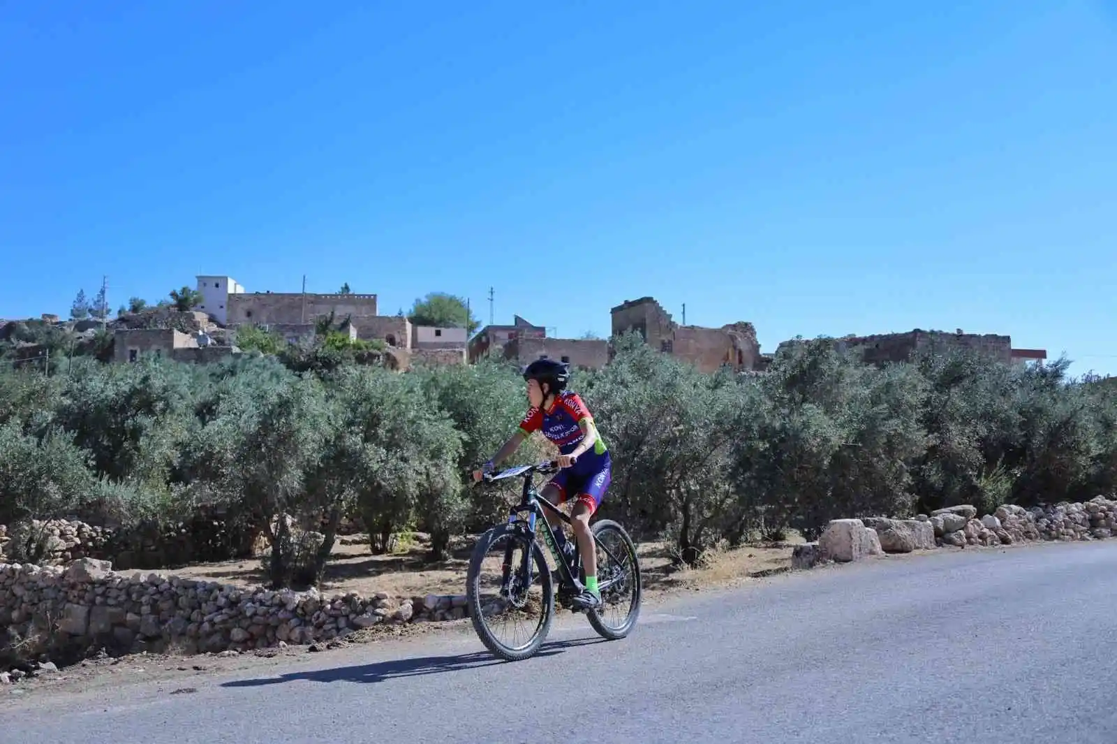 Mardin’de bisikletçiler, Dara Antik Kenti’nde pedal çevirdi
