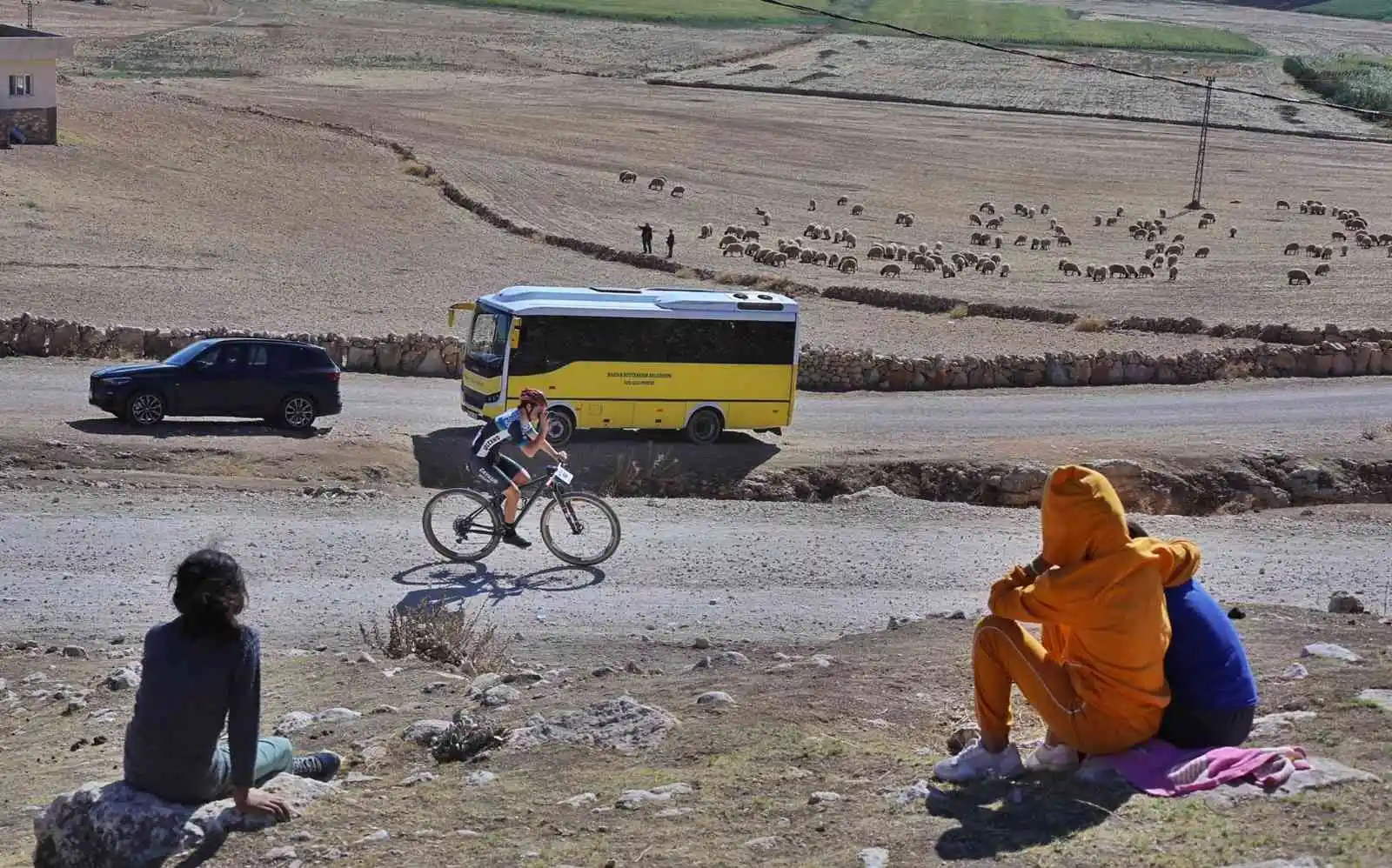 Mardin’de bisikletçiler, Dara Antik Kenti’nde pedal çevirdi
