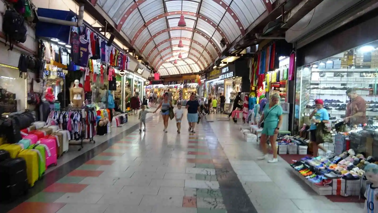 Marmaris esnafı bu sezondan mutlu, önümüzdeki sezondan umutlu
