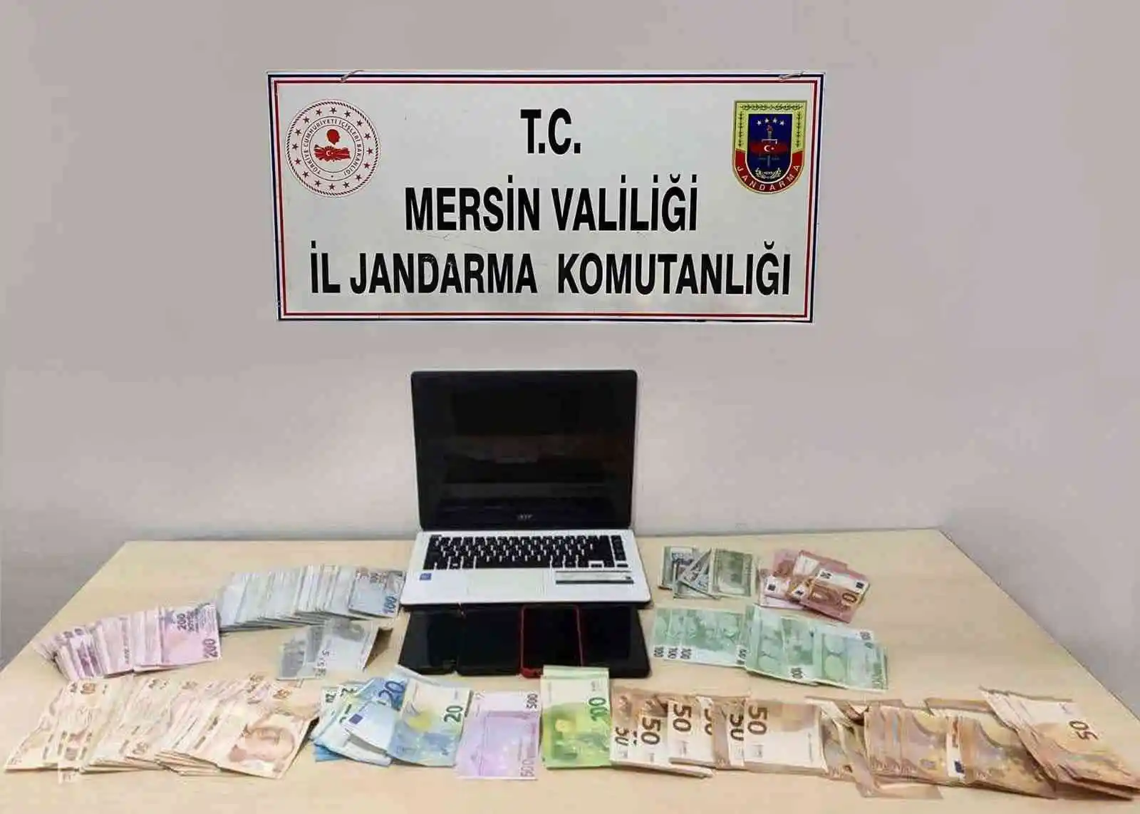 Mersin'de fuhuş operasyonu: 6 gözaltı
