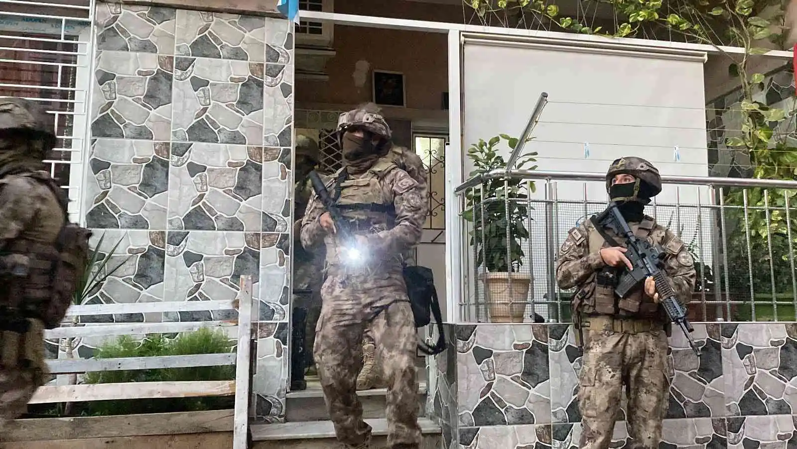 Mersin'de PKK ve DEAŞ'a şafak operasyonu: 15 gözaltı kararı