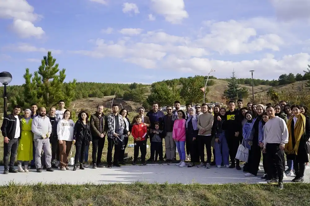 Mezun oldukları üniversitede hatıra ormanı oluşturdular
