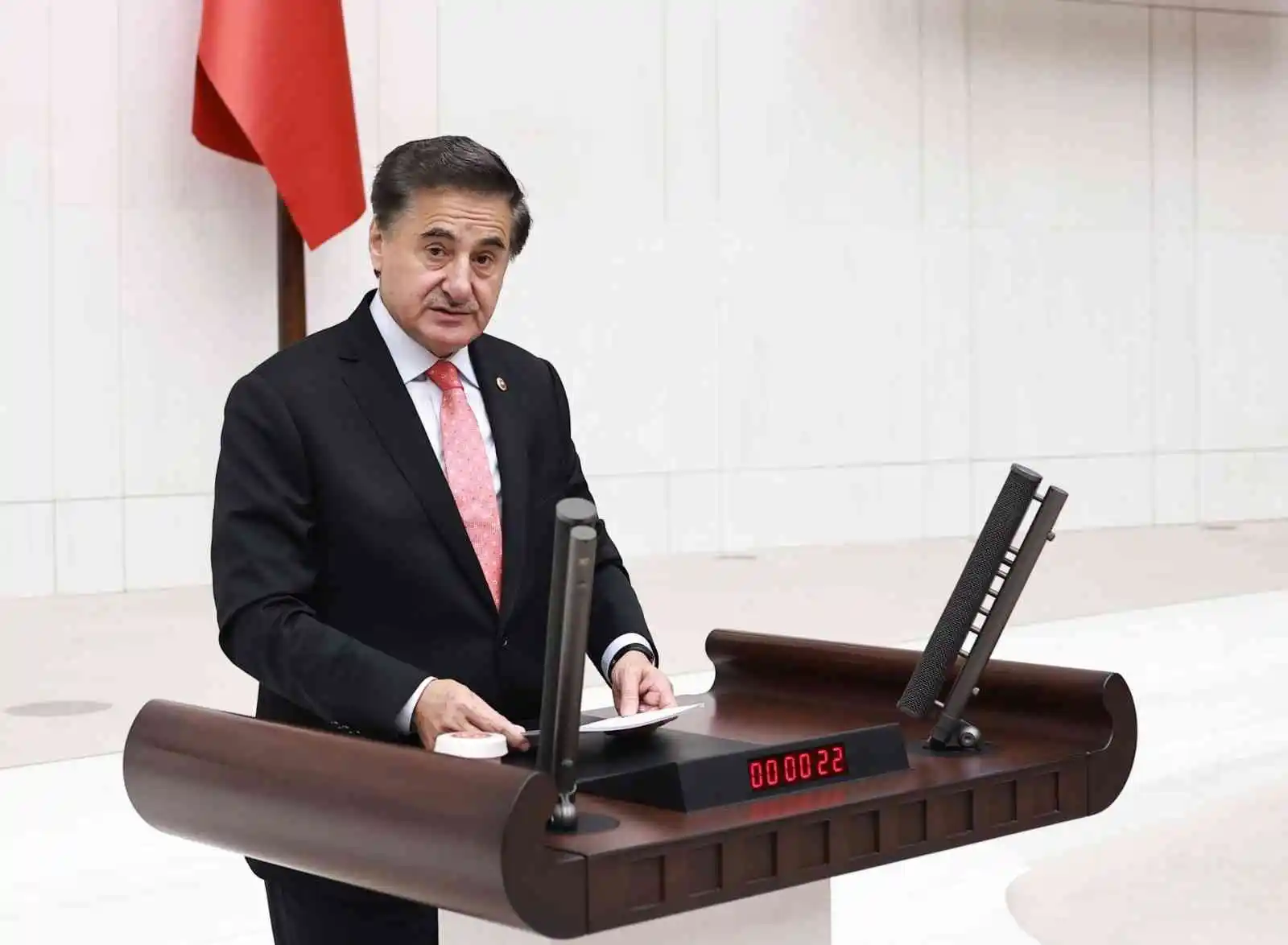 Milletvekili Güneş, TBMM'de safran hakkında bilgilendirme yaptı