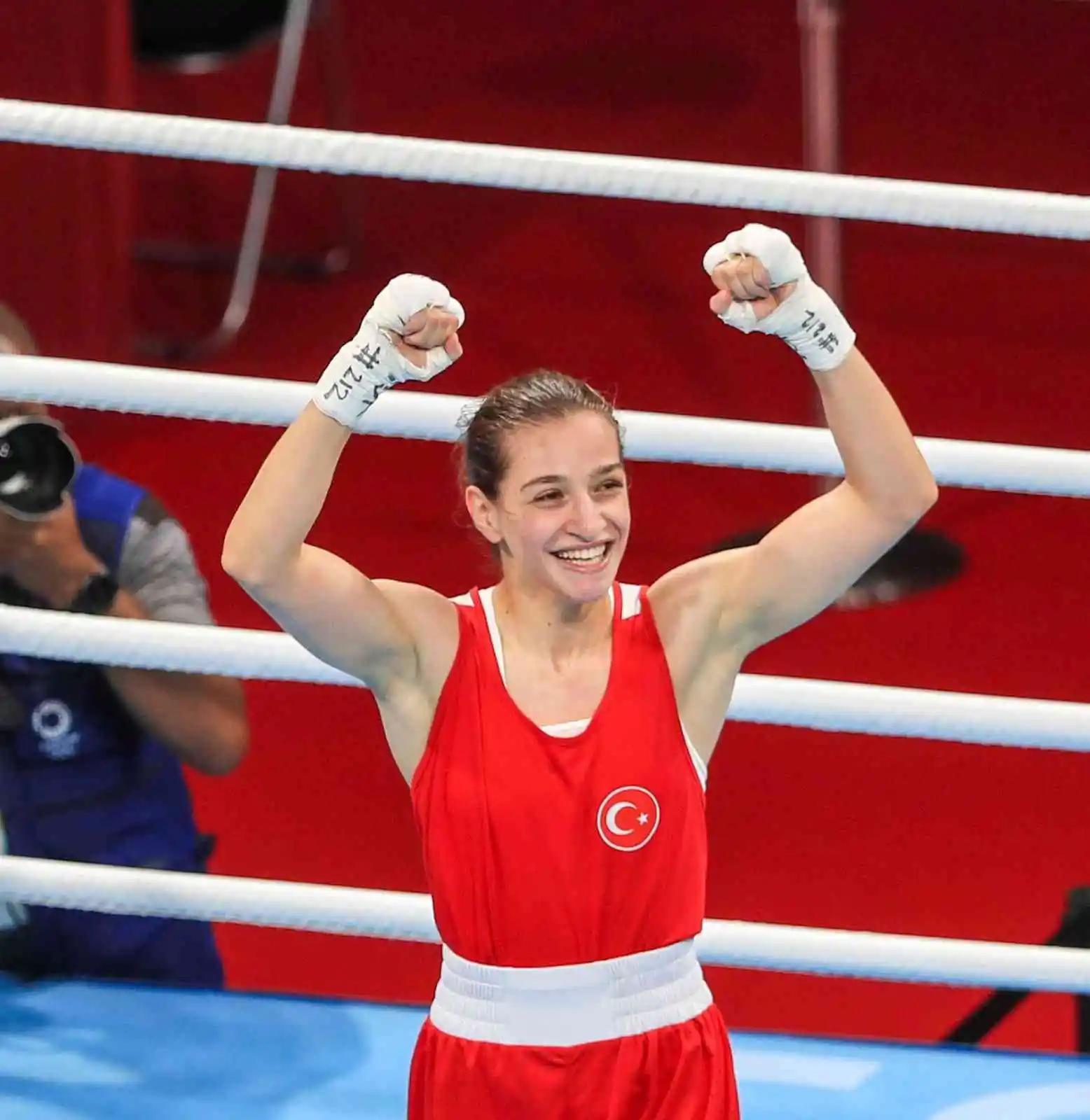 Milli sporcu Buse Naz Çakıroğlu’ndan altın madalya