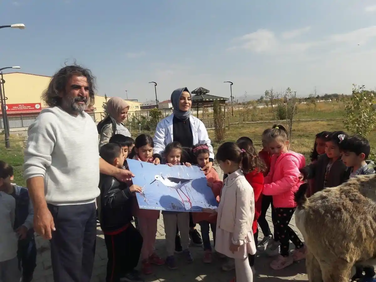 Minik öğrenciler yaban hayvanları rehabilitasyon merkezini ziyaret etti