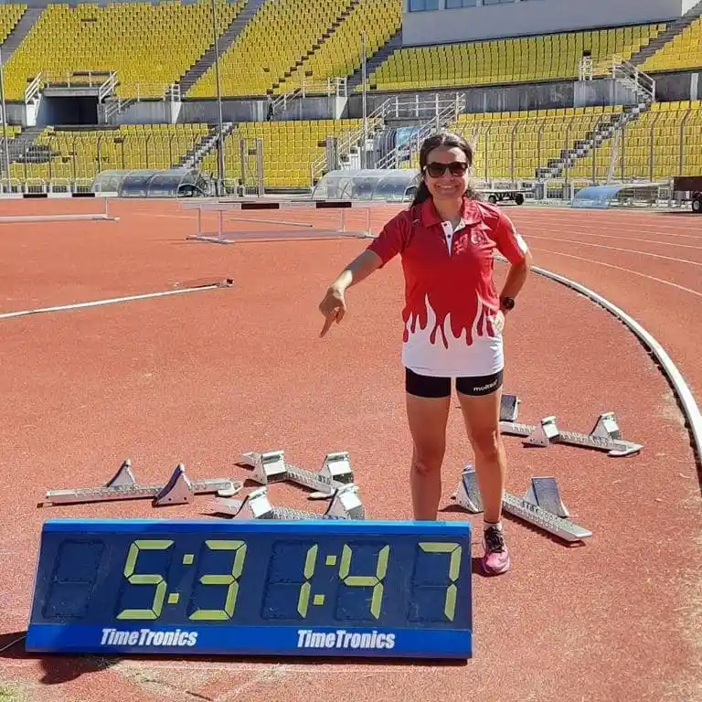 Muğlalı profesör atletizmde rekor kırdı