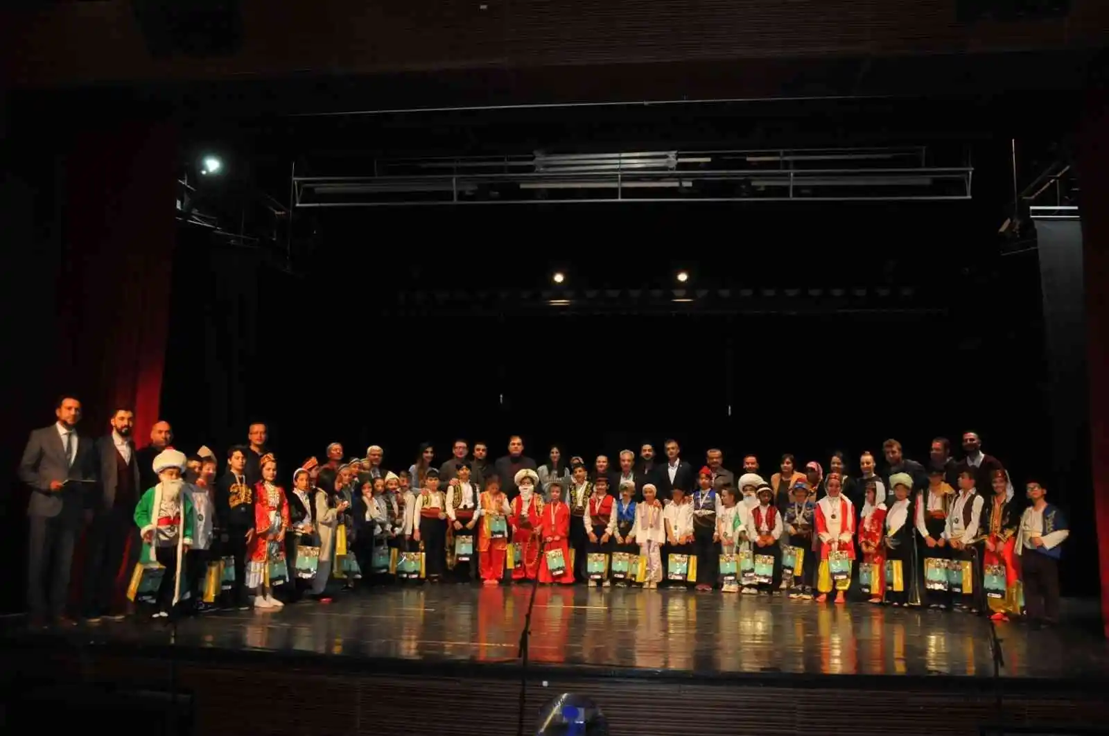 Nasreddin Hoca Fıkra Canlandırma Yarışması Bölge Finalleri çekişmeli geçiyor
