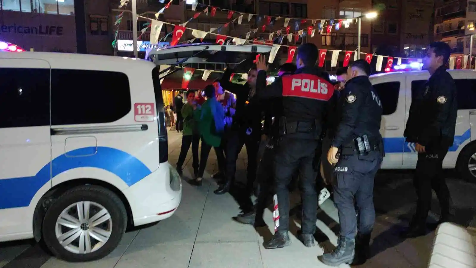 ’Ne bakıyorsun’ kavgasında 6 kişi gözaltına alındı