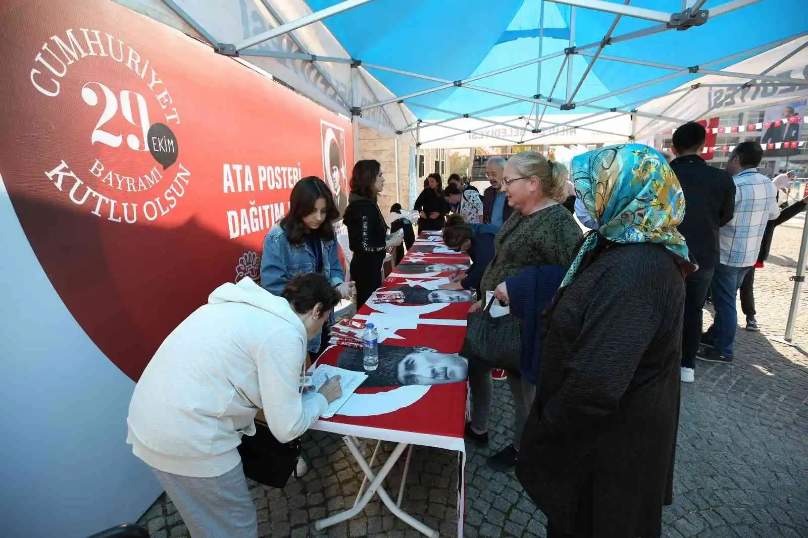 Nilüfer Belediyesi'nden vatandaşlara ücretsiz Ata posteri
