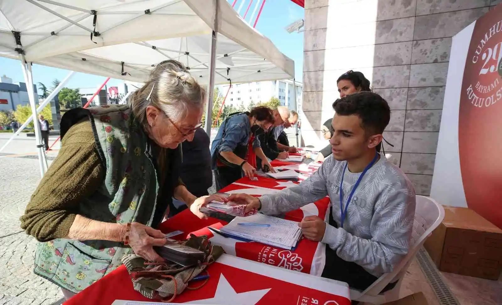 Nilüfer Belediyesi’nden vatandaşlara ücretsiz Ata posteri
