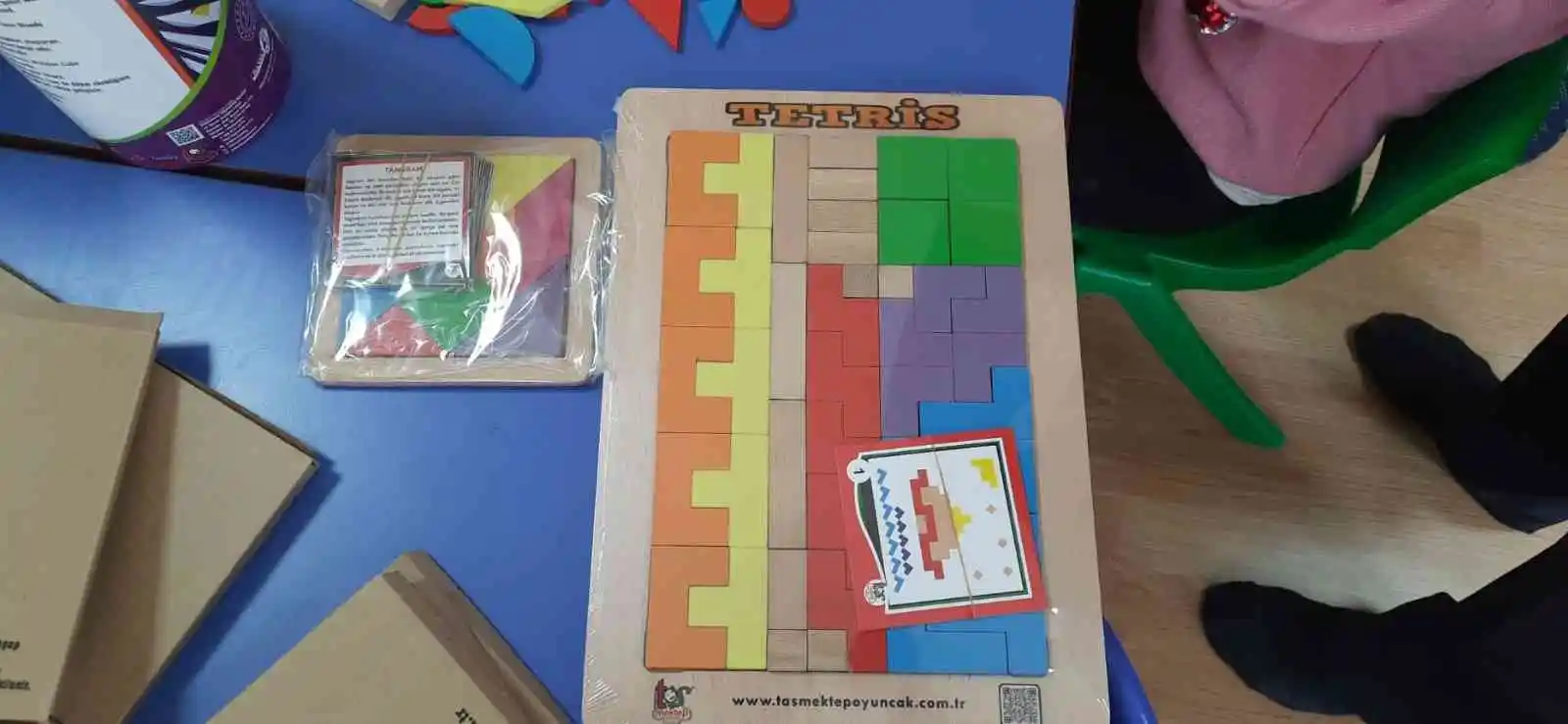 Öğrencilerin yaptığı oyuncaklar, selden etkilenen okullara teslim edildi
