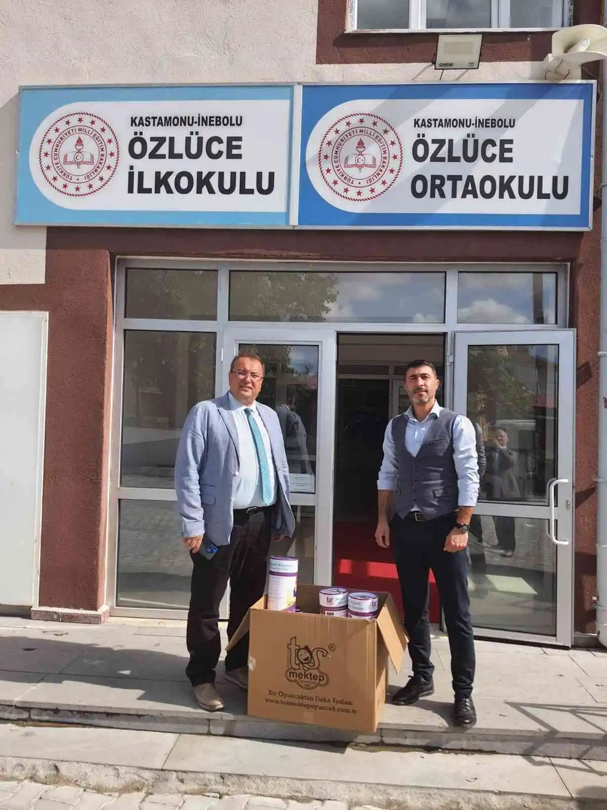 Öğrencilerin yaptığı oyuncaklar, selden etkilenen okullara teslim edildi
