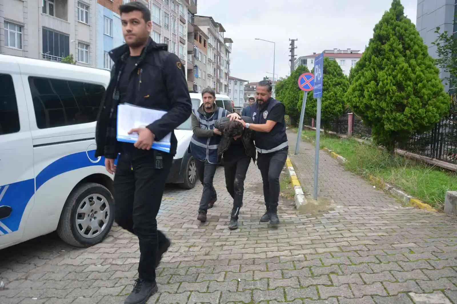 Ordu'da ayrı yaşadığı eşini 6 yerinden bıçaklayan şahıs hakim karşısında
