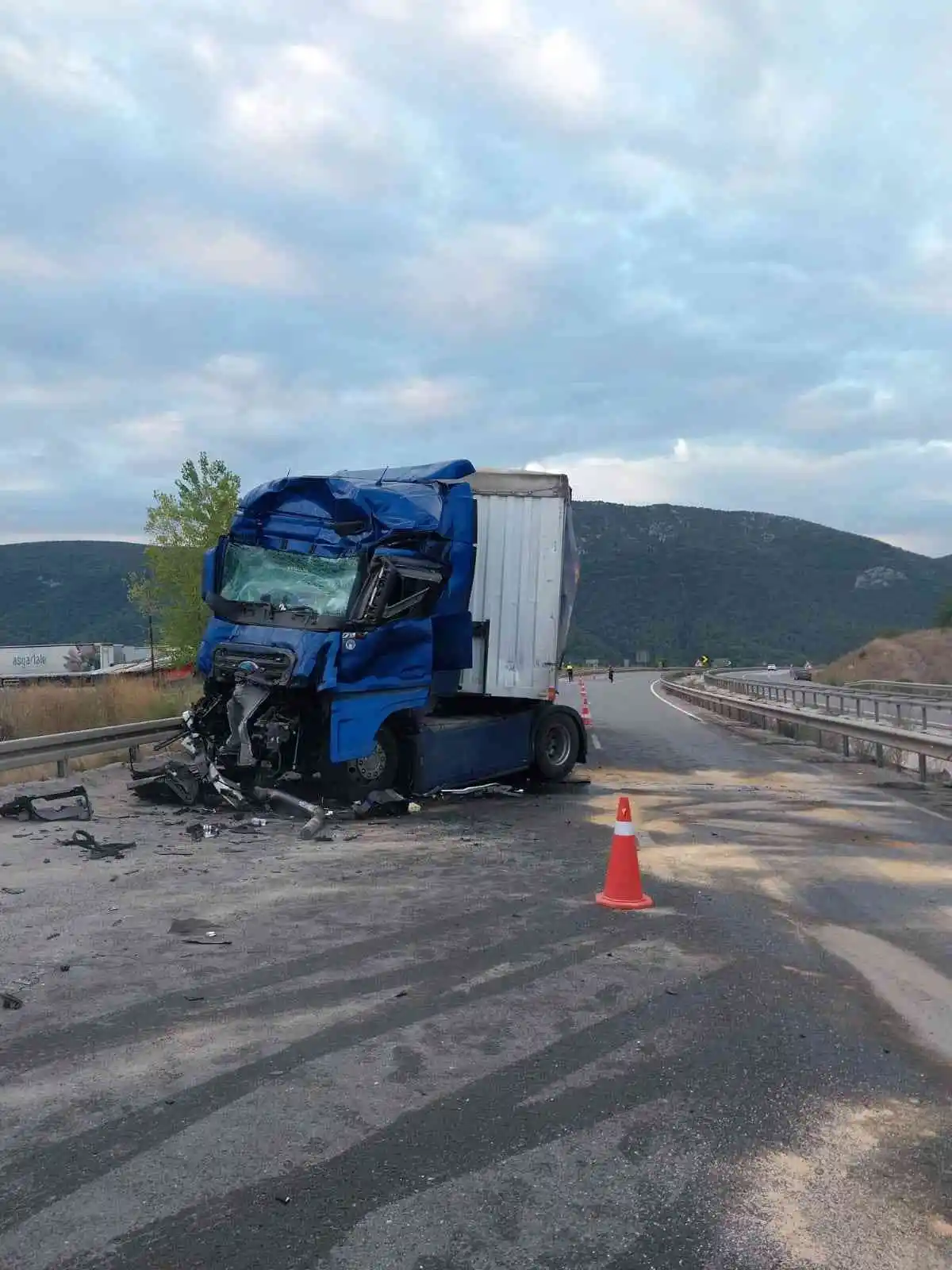 Osmaneli'nde tırlar çarpıştı: 1 ölü
