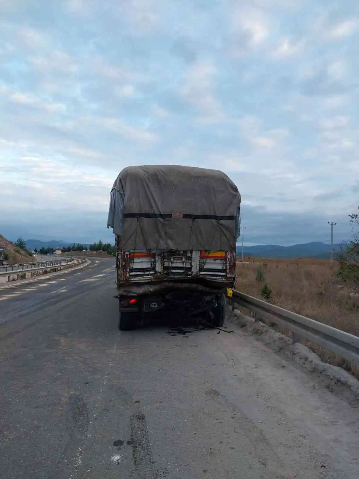 Osmaneli’nde tırlar çarpıştı: 1 ölü
