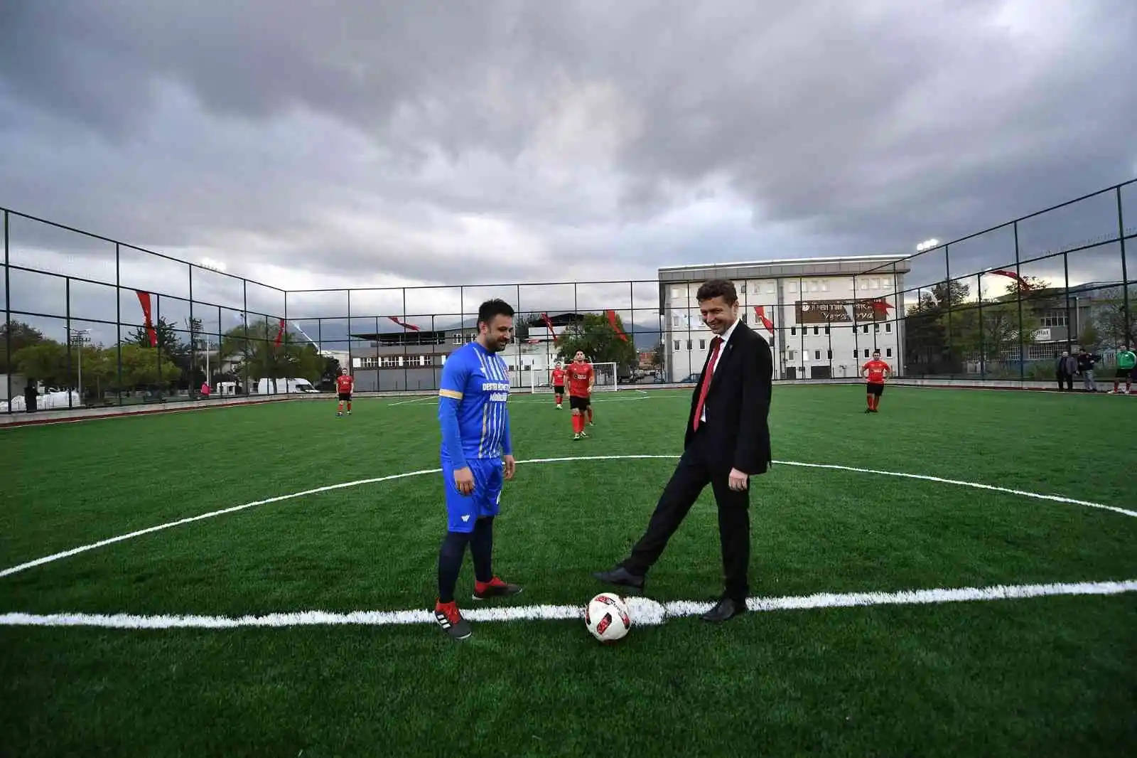 Osmangazi Belediyesi birimler arası futbol turnuvası başladı
