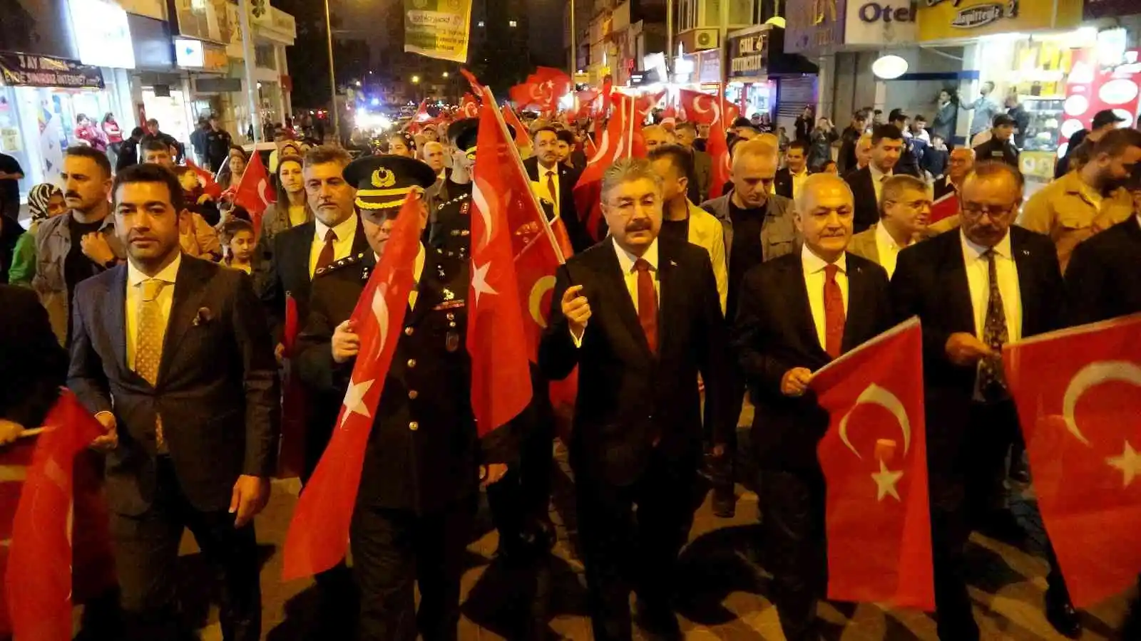 Osmaniye'de 'Bayrak Yürüyüşü' düzenlendi
