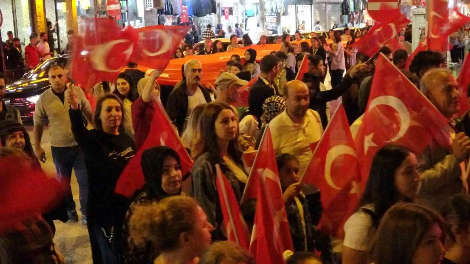 Osmaniye’de ’Bayrak Yürüyüşü’ düzenlendi
