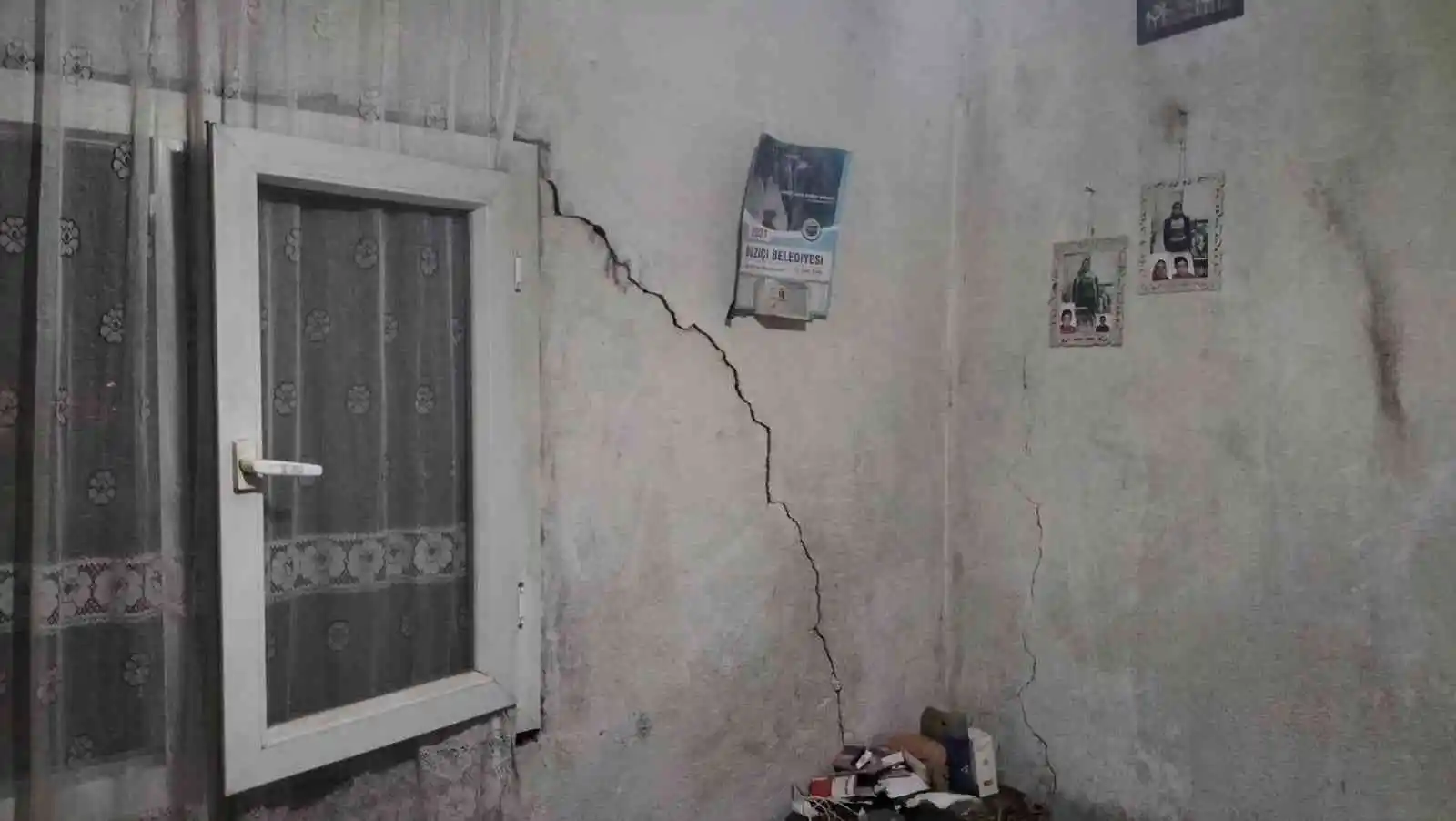 Osmaniye’de evleri ağır hasar gören aile büyük korku yaşadı