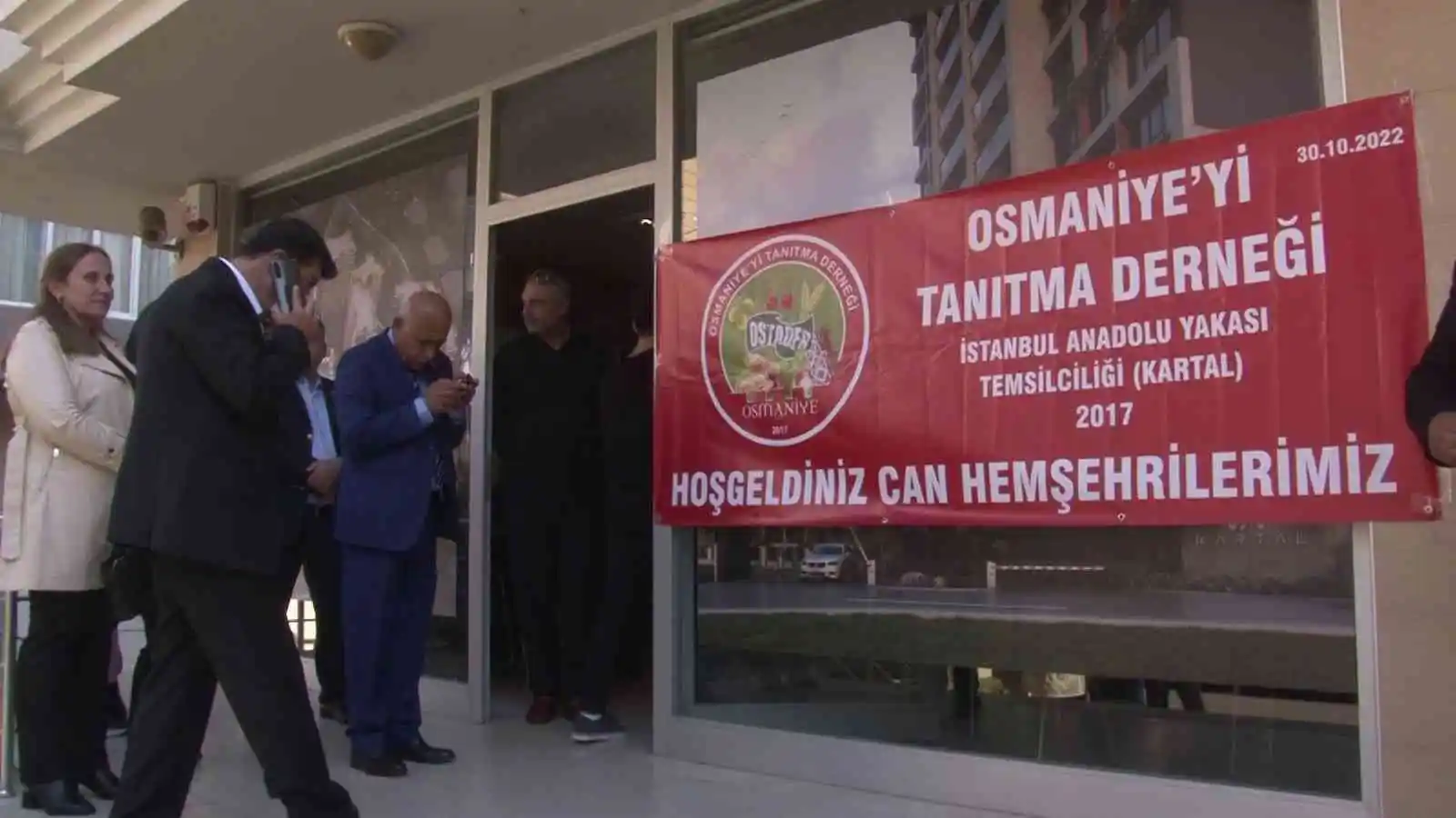 Osmaniye'nin tanıtımı için Kartal'da yer fıstığı dağıtıldı
