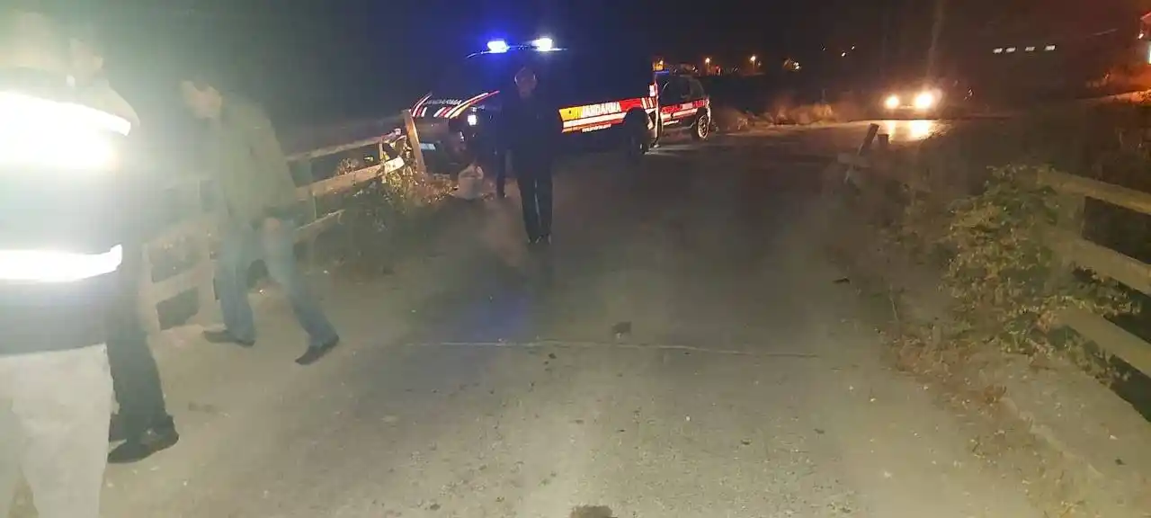 Otomobil dere yatağına uçtu: 1 ölü, 1 yaralı