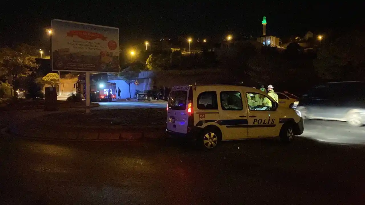 Otomobil istinat duvarına çarptı: 1 ölü, 3 yaralı