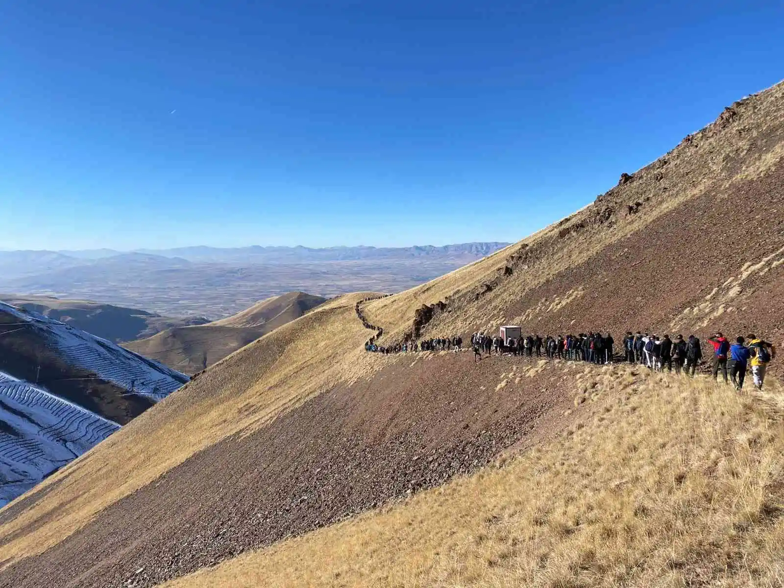 Palandöken’in karlı zirvesinde dinmeyen Cumhuriyet coşkusu
