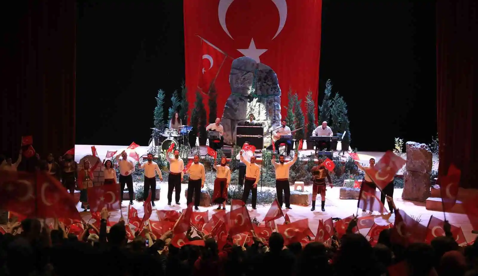 Pamukkale'de 'İşgalden Cumhuriyete' oyunu liselilerle buluştu