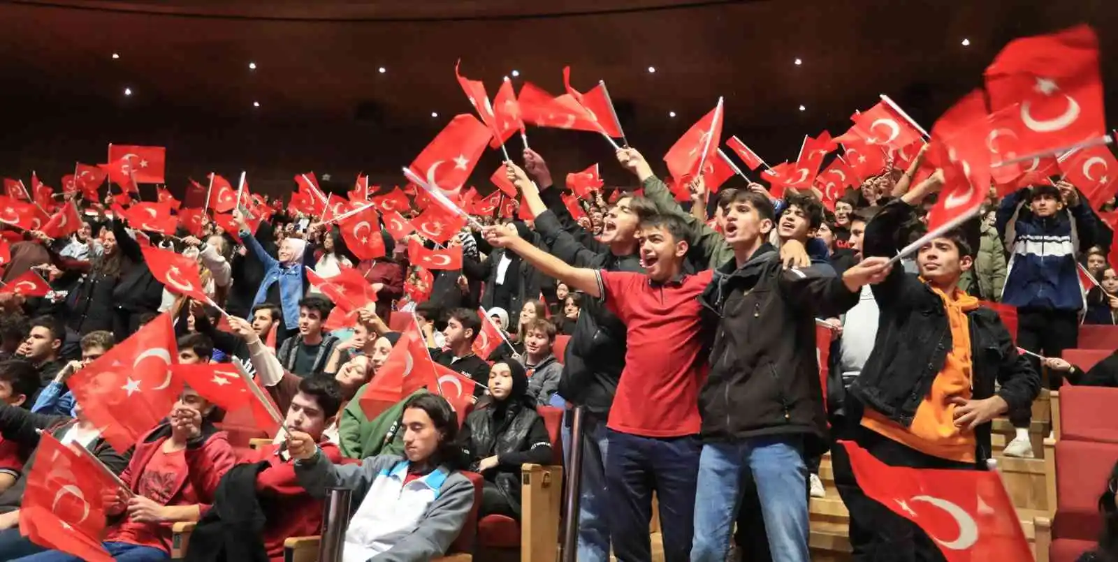 Pamukkale’de ’İşgalden Cumhuriyete’ oyunu liselilerle buluştu