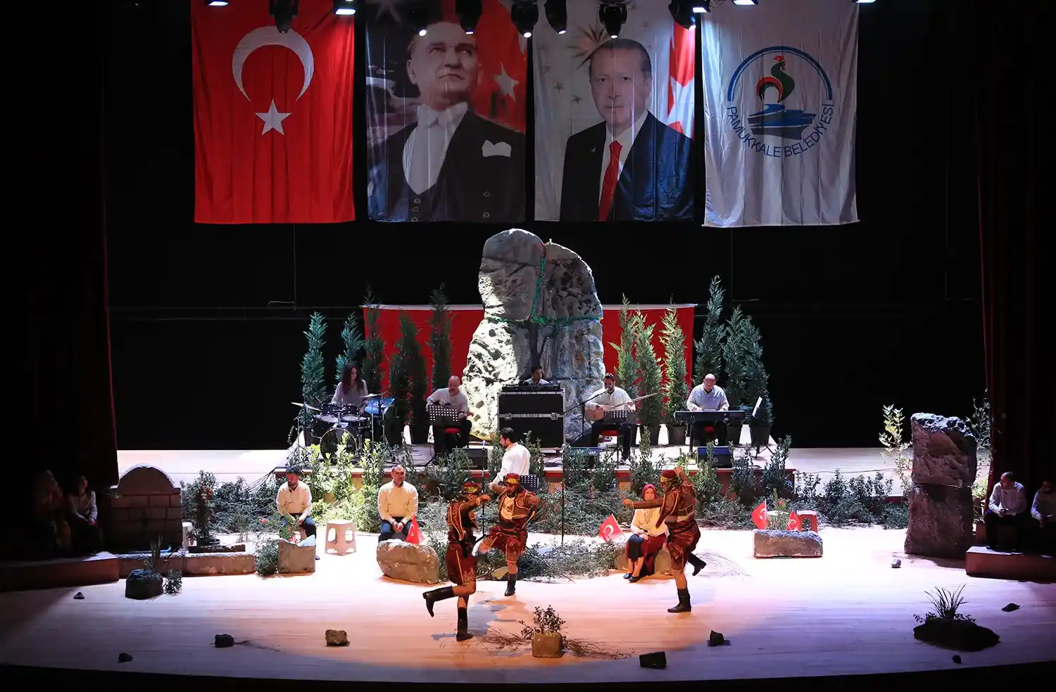 Pamukkale’de ’İşgalden Cumhuriyete’ oyunu liselilerle buluştu
