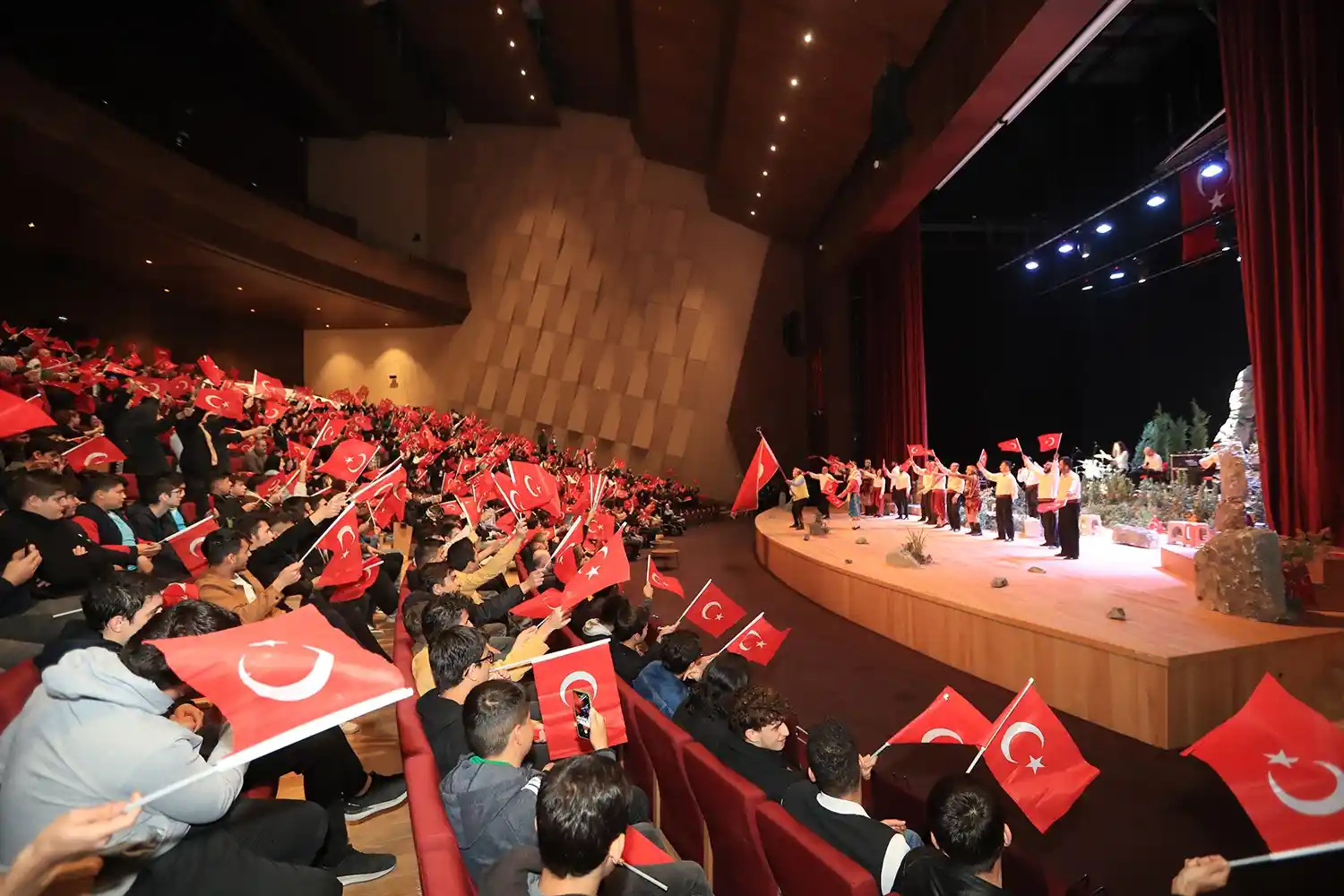 Pamukkale’de ’İşgalden Cumhuriyete’ oyunu liselilerle buluştu