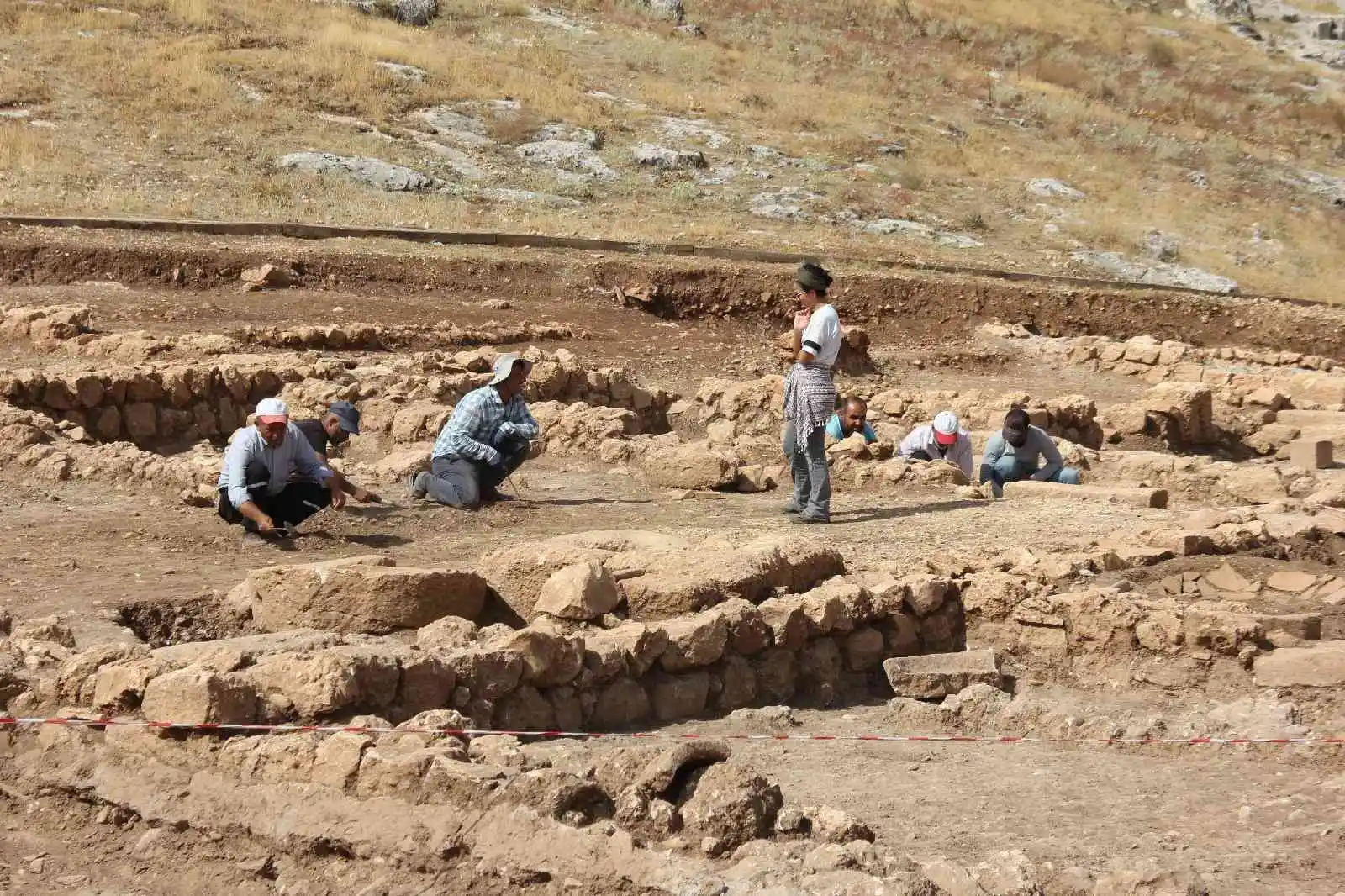 Perre’deki kazılarda Medusa kabartmalı madalya bulundu